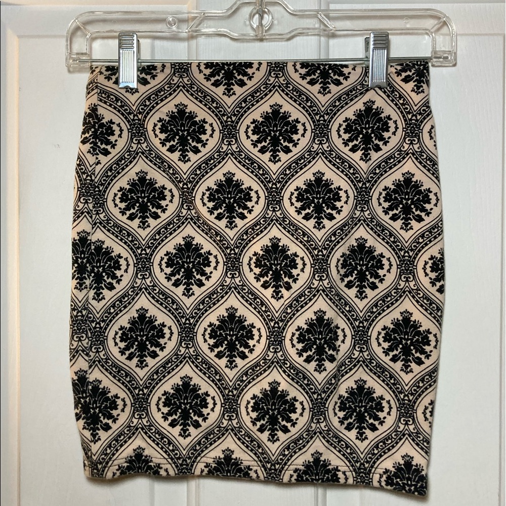 Sm Forever 21 B&W Geometric Pencil Skirt